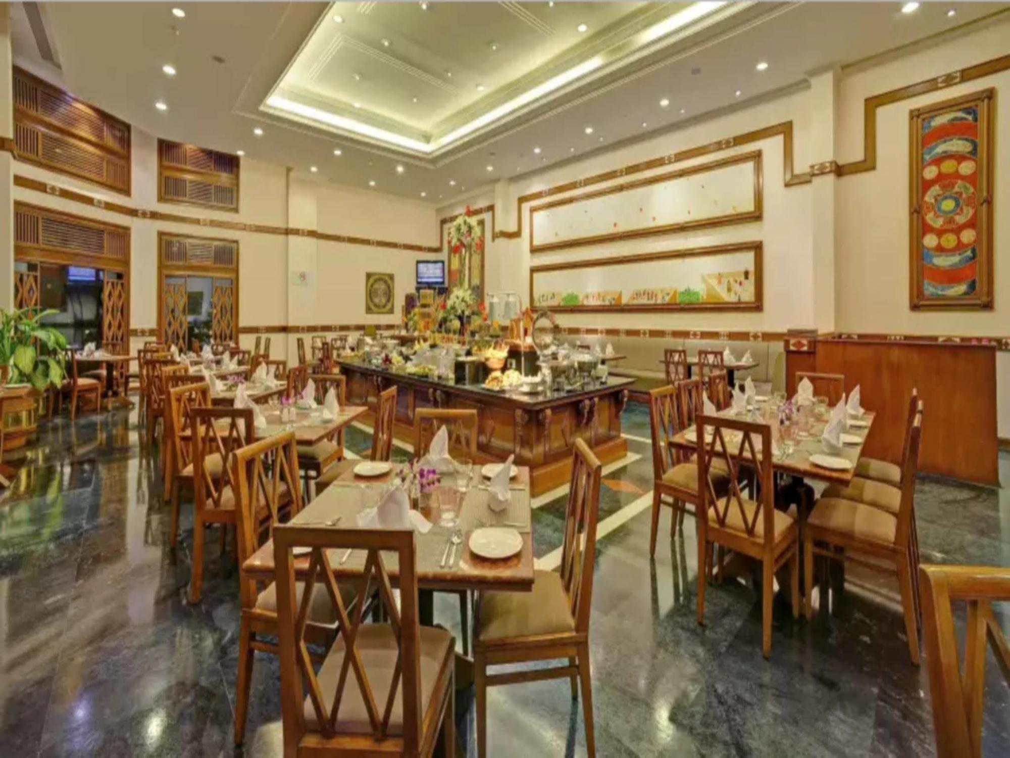 The Ummed Ahmedabad Airport Hotel Exterior photo