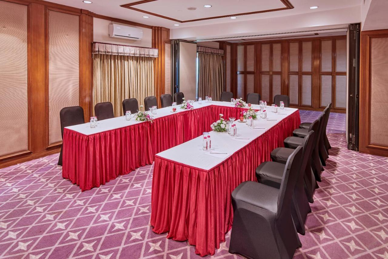 The Ummed Ahmedabad Airport Hotel Exterior photo